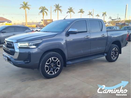 TOYOTA HILUX 2.8 D-4D TURBO DIESEL CD SRX 4X4 AUTOMÁTICO